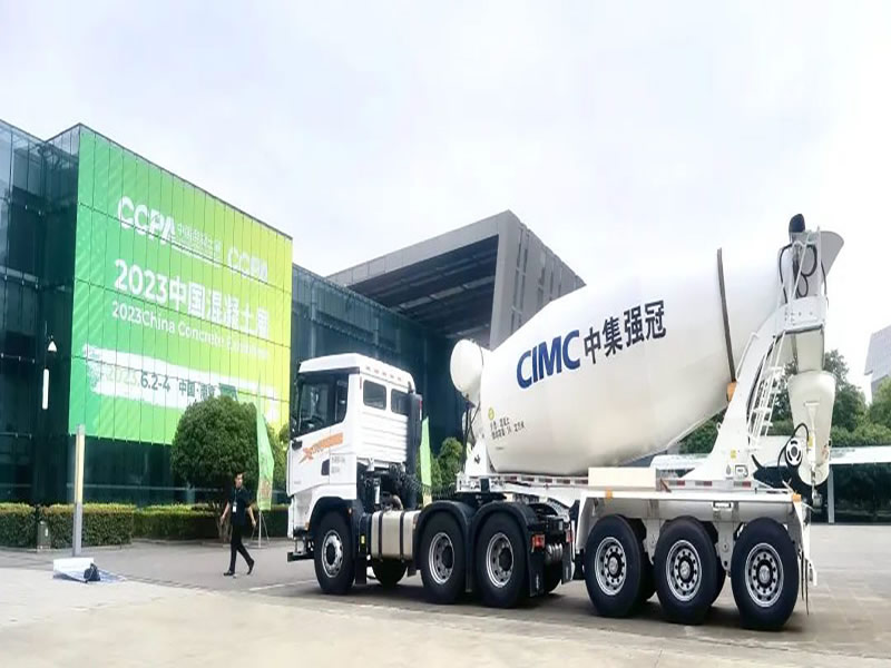 中集強冠大秦系列電動上裝攪拌半掛車閃耀2023中國混凝土展！